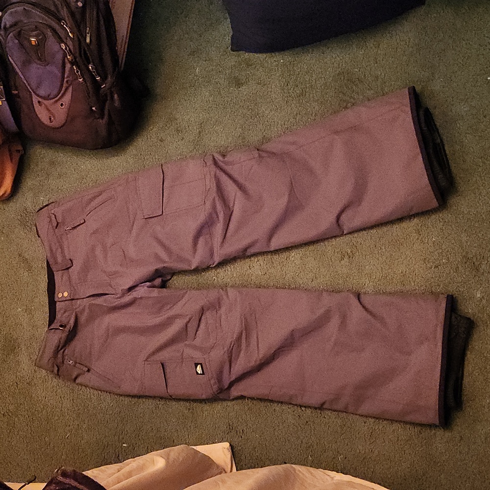 Quiksilver Dryflight ski/snowboard pants, size Large, dark grey